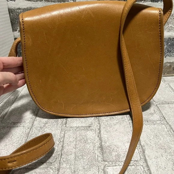 LL BEAN  Tan Leather SADDLE BAG SHOULDER CROSSBODY Vintage - Picture 2 of 9